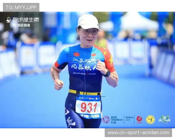 铁人三项女子冠军冲线后直接跪地哭泣感动全场