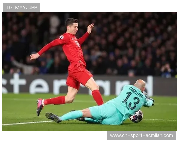 拜仁慕尼黑—莱万插上补射得分高光时刻