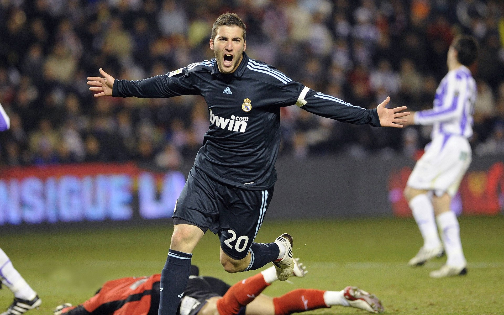 体育新闻中心深化国际体育社交平台合作，国际体育交流