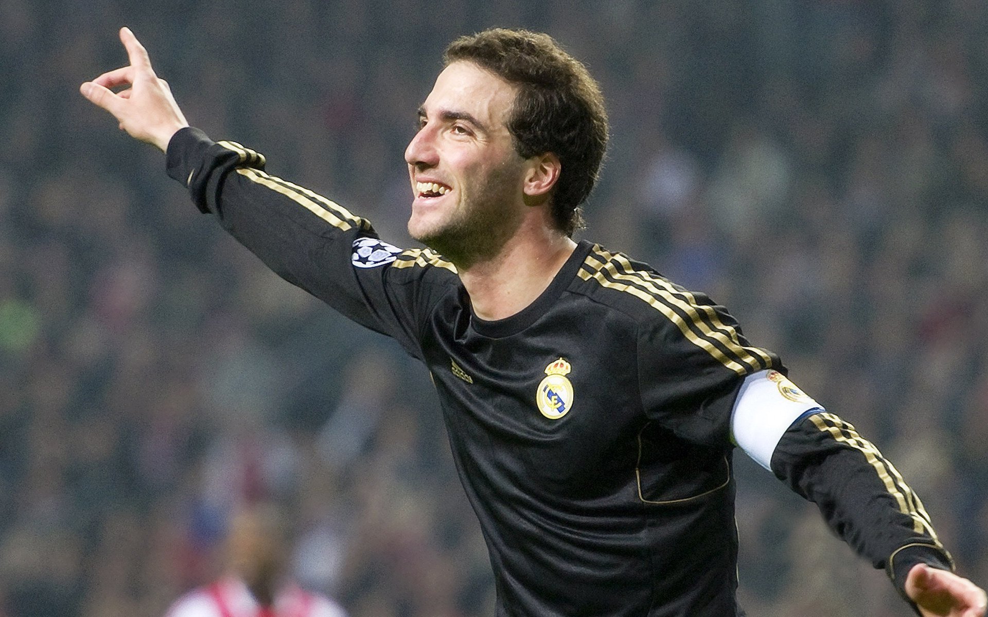 塞维利亚稳居西甲前列,争夺欧洲赛场席位